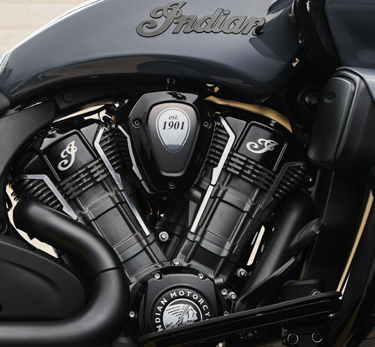 極大なトルクを発生させる大型エンジン